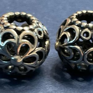 2 Pandora flower beads